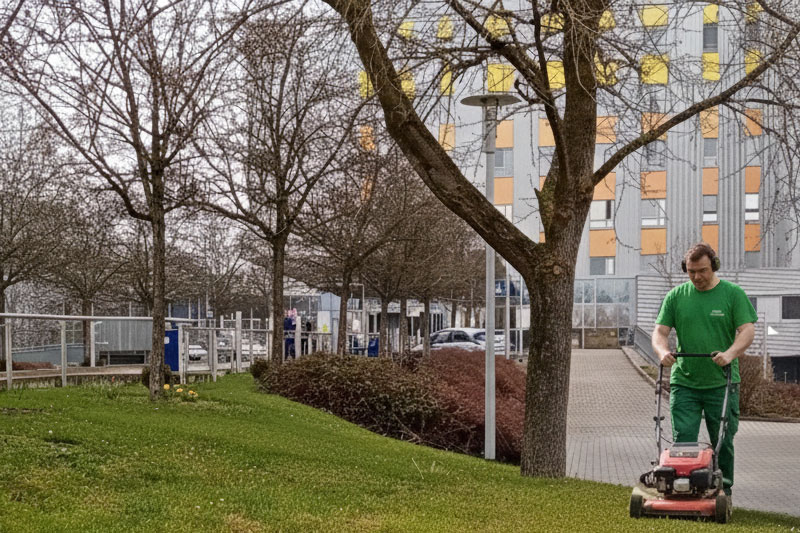 Garten- und Landschaftsbau der Servicegesellschaft Klinikum Magdeburg